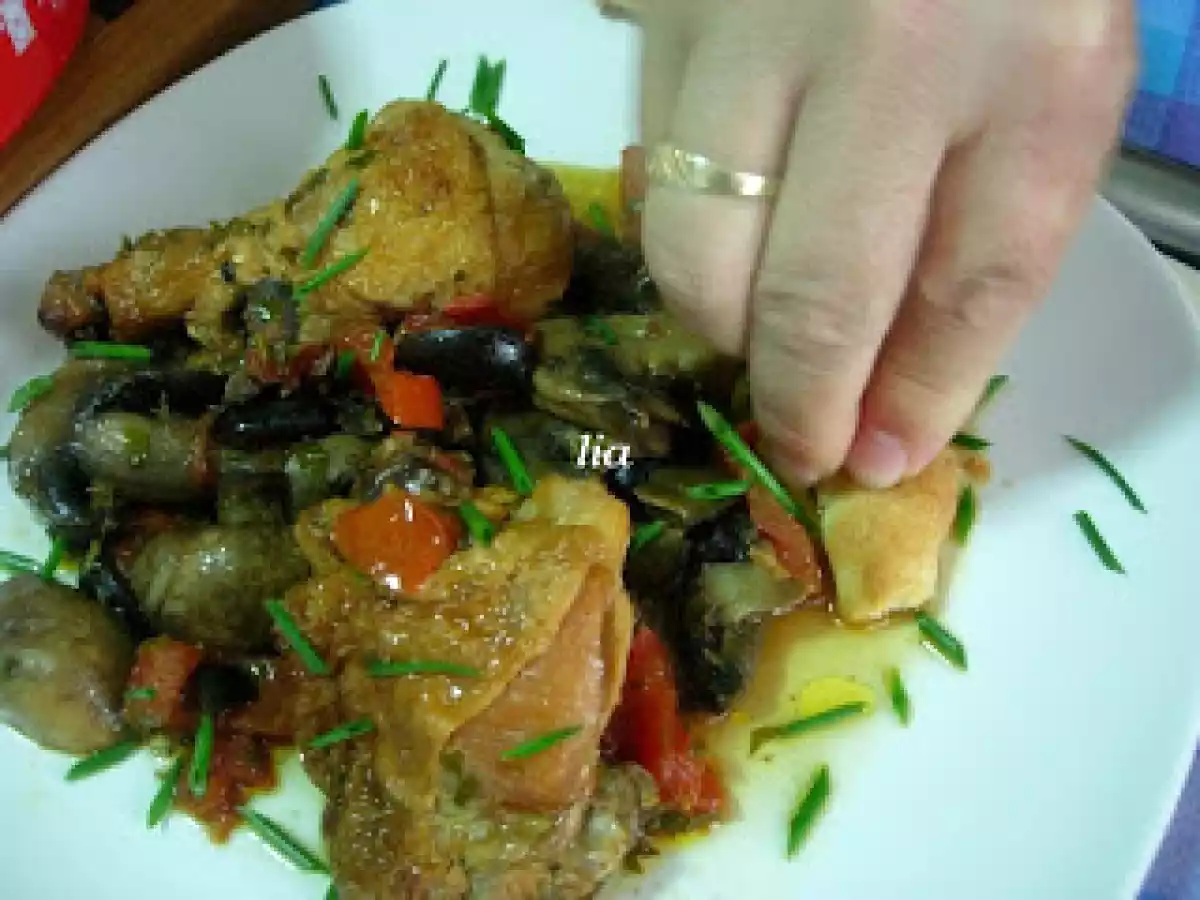 Pulpe de pui sub capac de paine