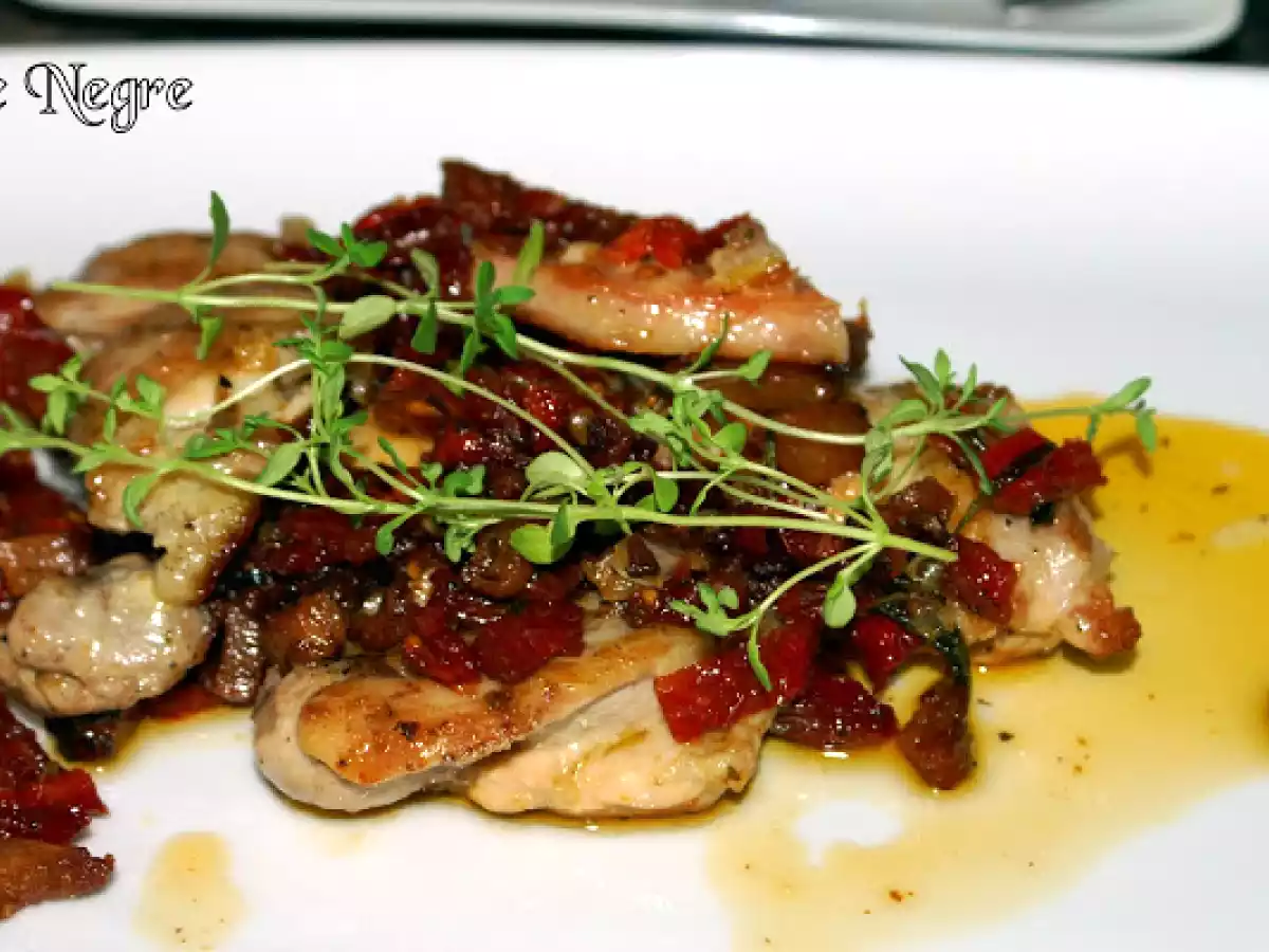 Pulpe superioare de pui cu rosii uscate si jumari - poza 2