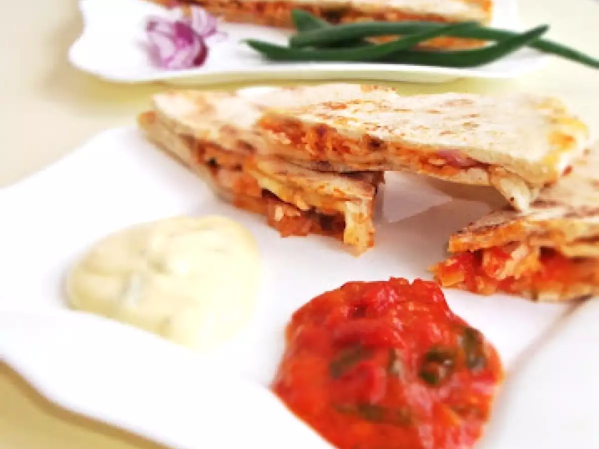 Quesadilla cu pui si salsa picanta - poza 2