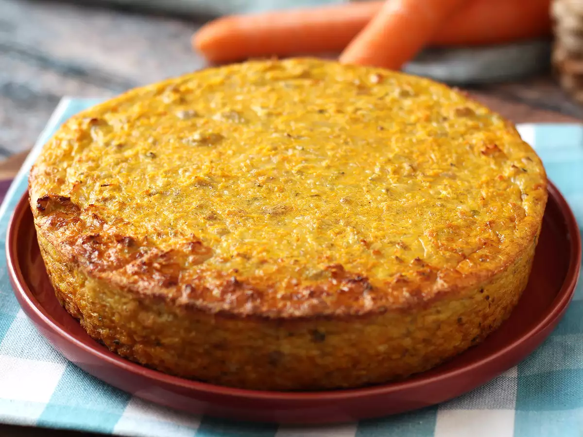 Quiche fără aluat cu ton, morcovi și brânză cottage: ușor de preparat și bogată în proteine - poza 3