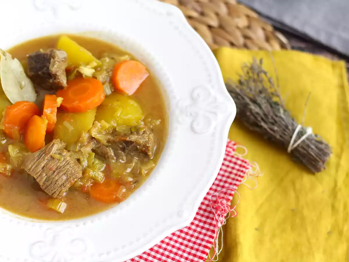 Ragoût cu vita si cartofi - reteta rapida - poza 2