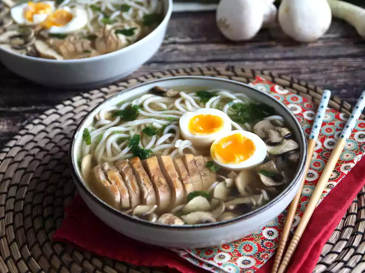 Ramen cu pui: versiunea simplă a acestui fel de mâncare asiatic emblematic!