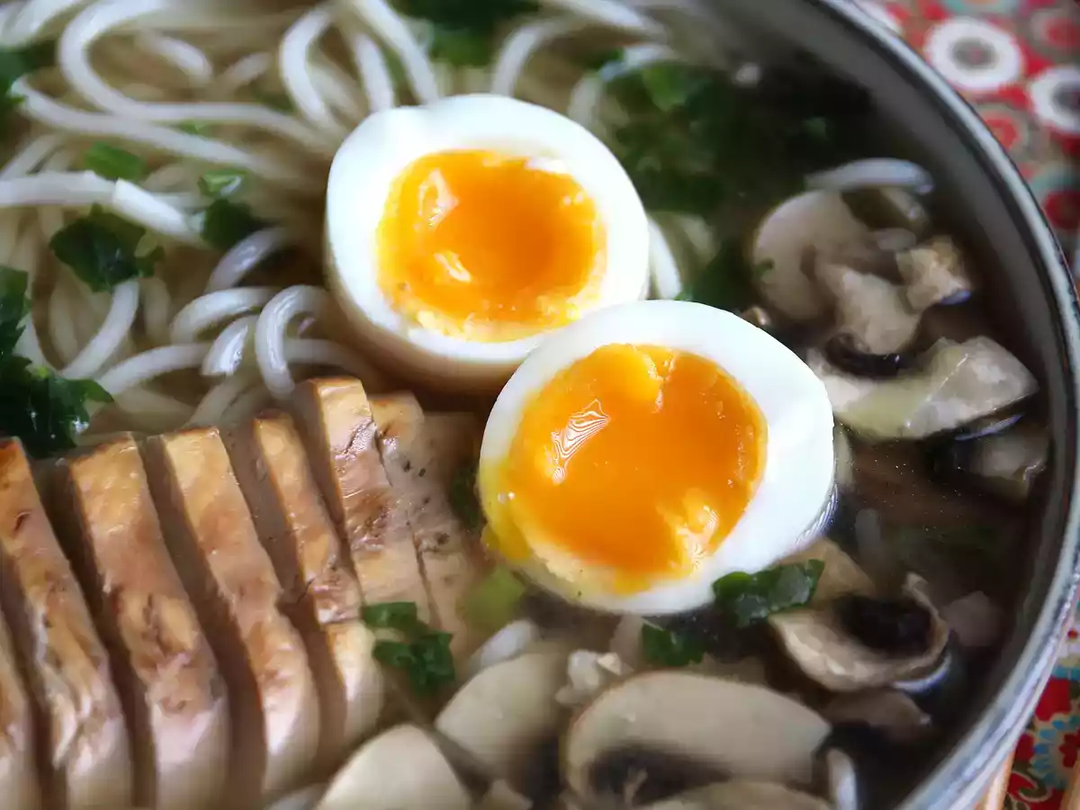 Ramen cu pui: versiunea simplă a acestui fel de mâncare asiatic emblematic! - poza 3