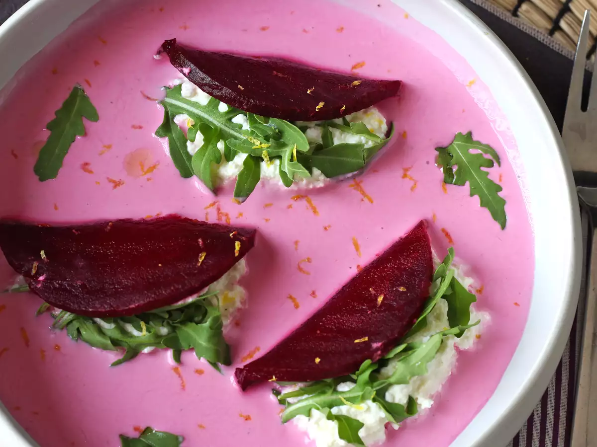 Ravioli cu sfeclă roșie, un aperitiv simplu și elegant