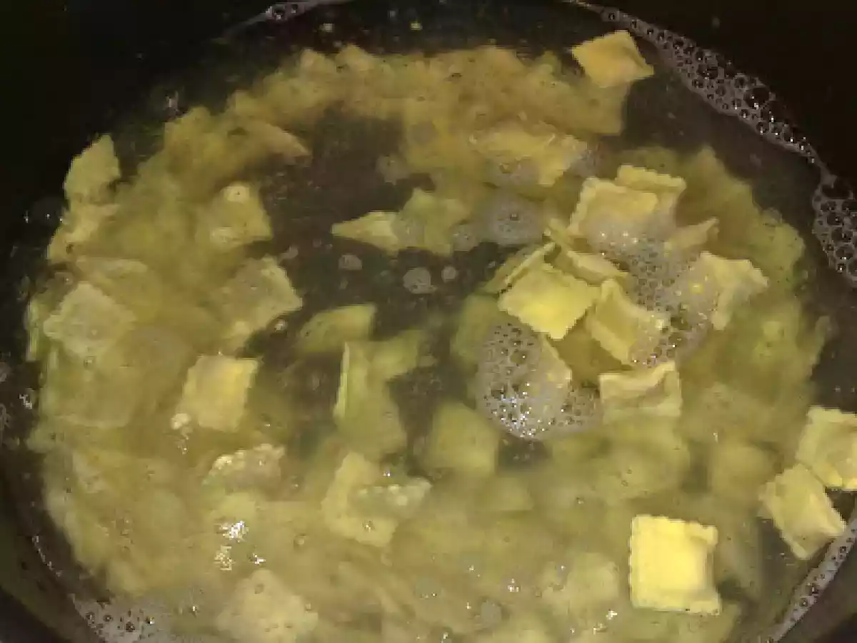 Ravioli cu sos quatro formaggi - poza 2