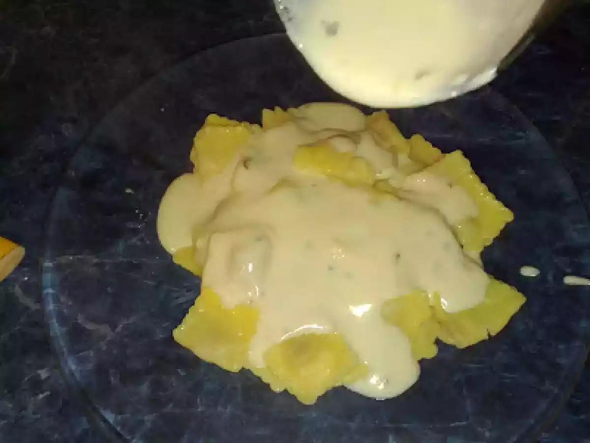 Ravioli cu sos quatro formaggi - poza 4