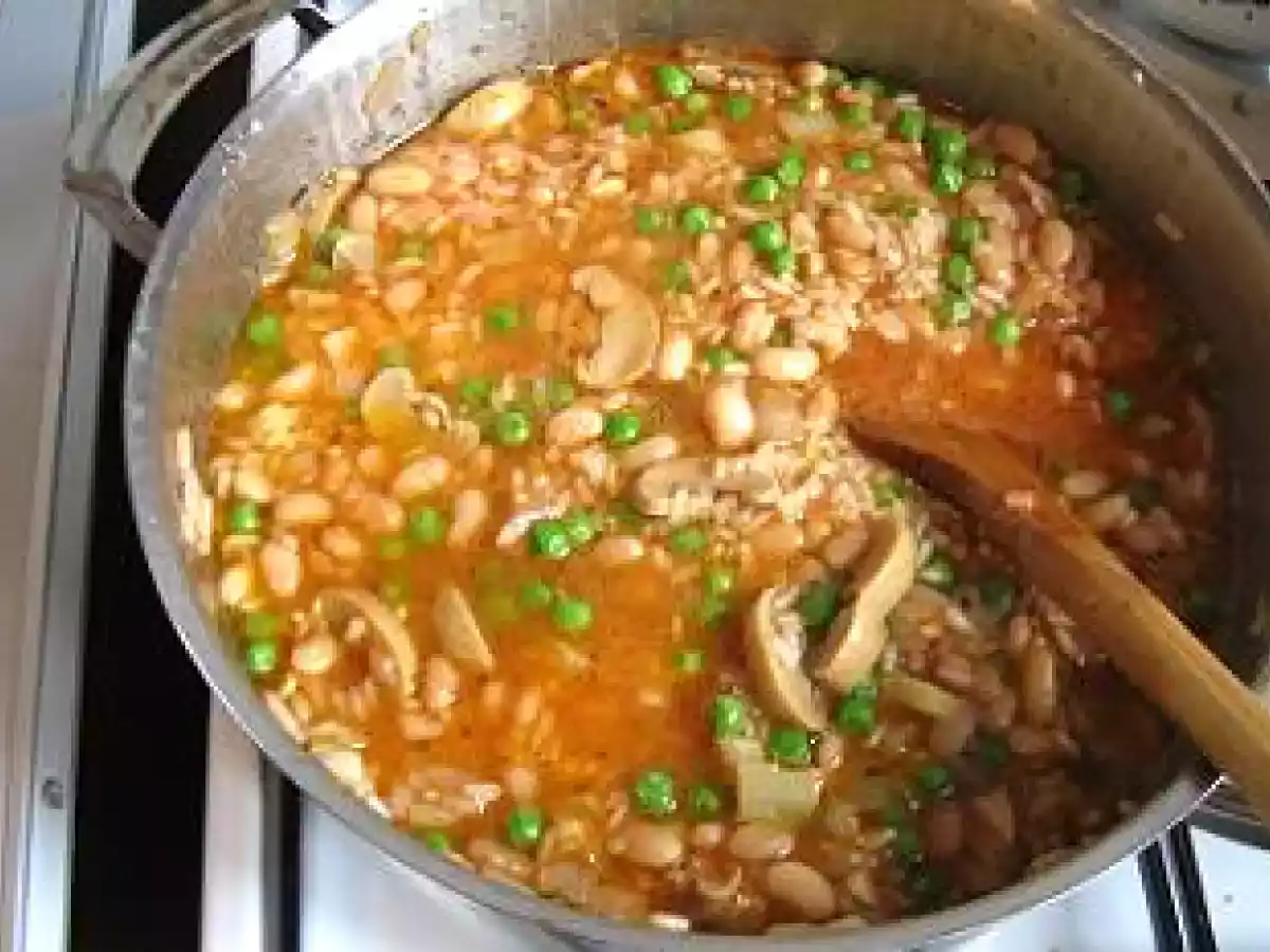 Reteta de Post Fasole cu Orez si Ciuperci la Oala sub Presiune