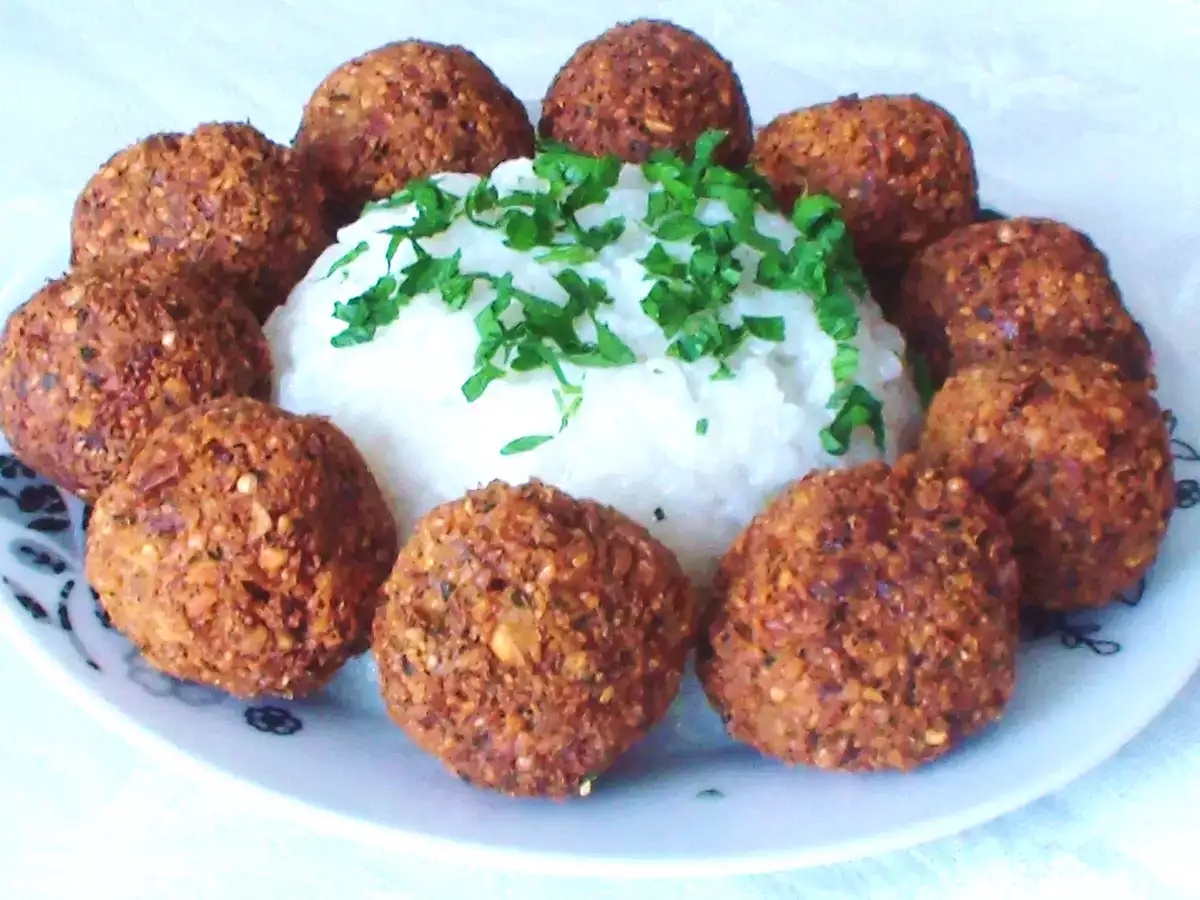 Rețetă Falafel - chifteluţe din năut (reteta video) - poza 3
