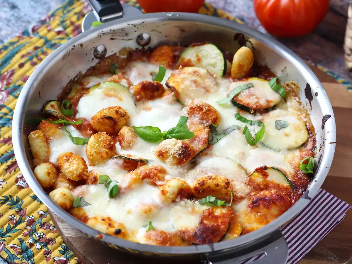 Rețetă rapidă de gratin cu gnocchi, dovlecel și mozzarella - poza 2