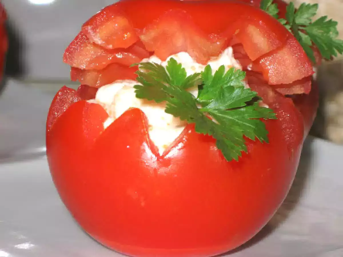 Rosii umplute cu salata de icre afumata