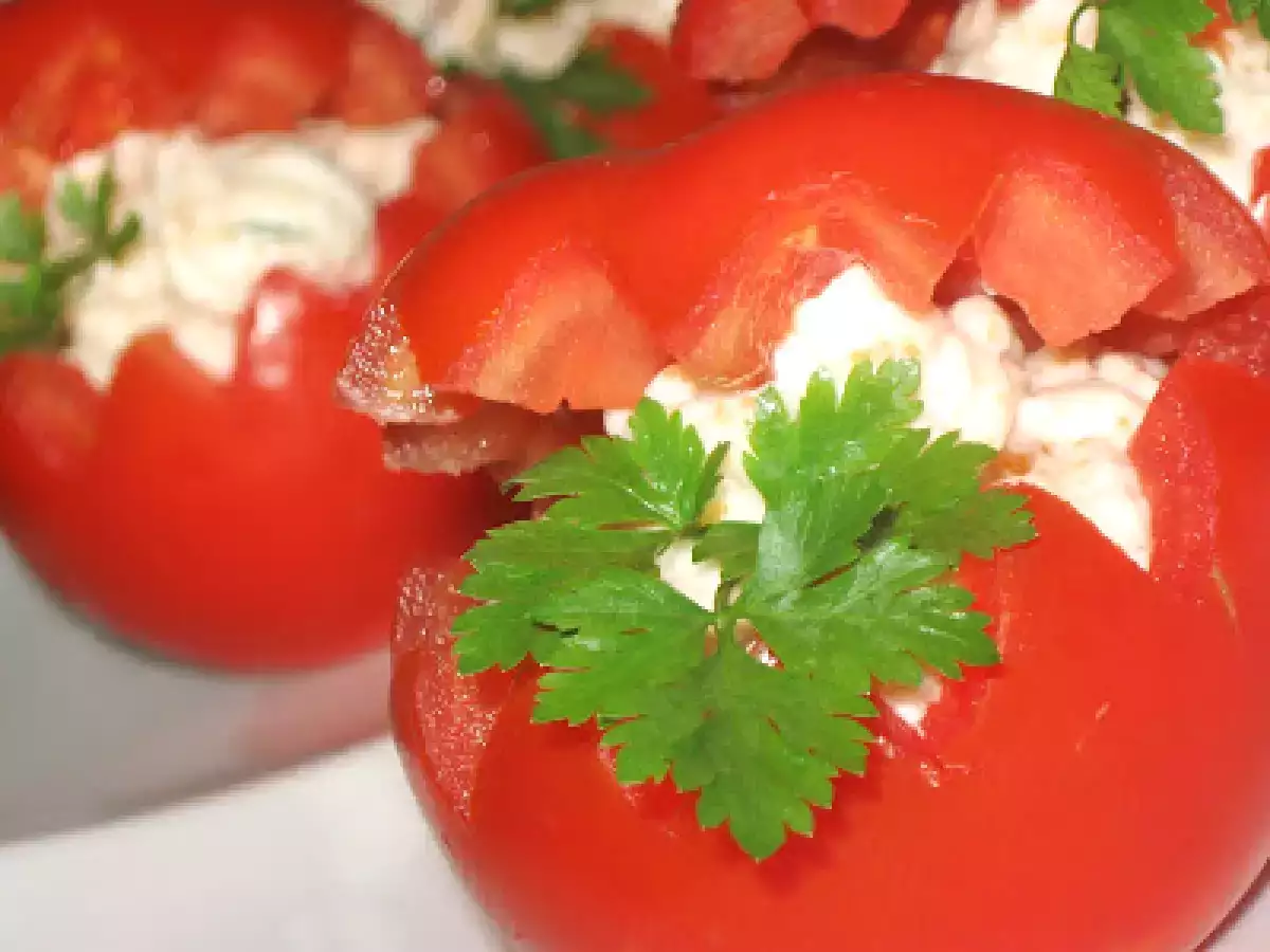 Rosii umplute cu salata de icre afumata - poza 2