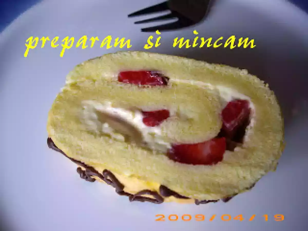 Rulada cu capsuni si crema pasticcera - poza 2