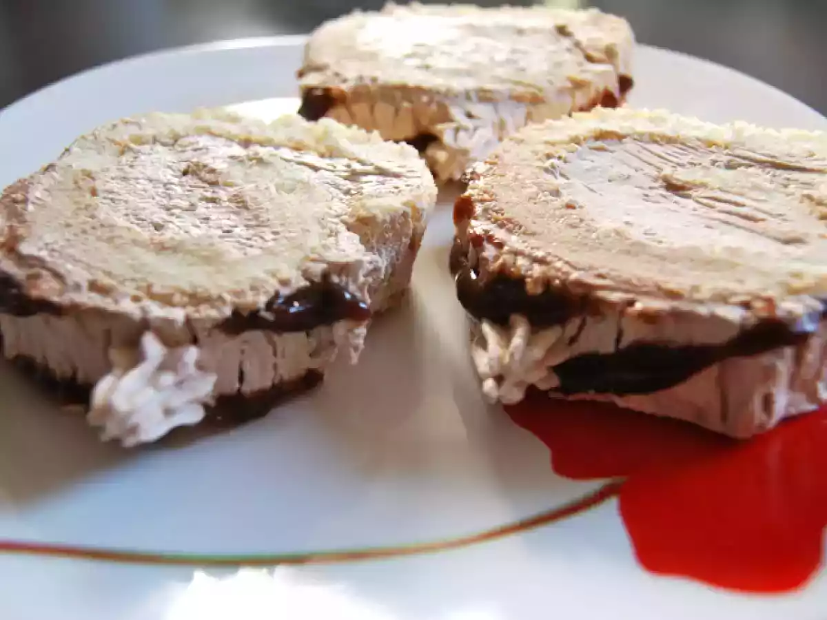 Rulada cu crema de ciocolata si frisca - poza 3