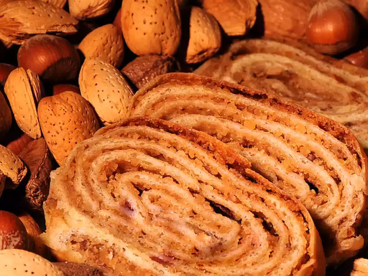 Rulada cu crema de nuci