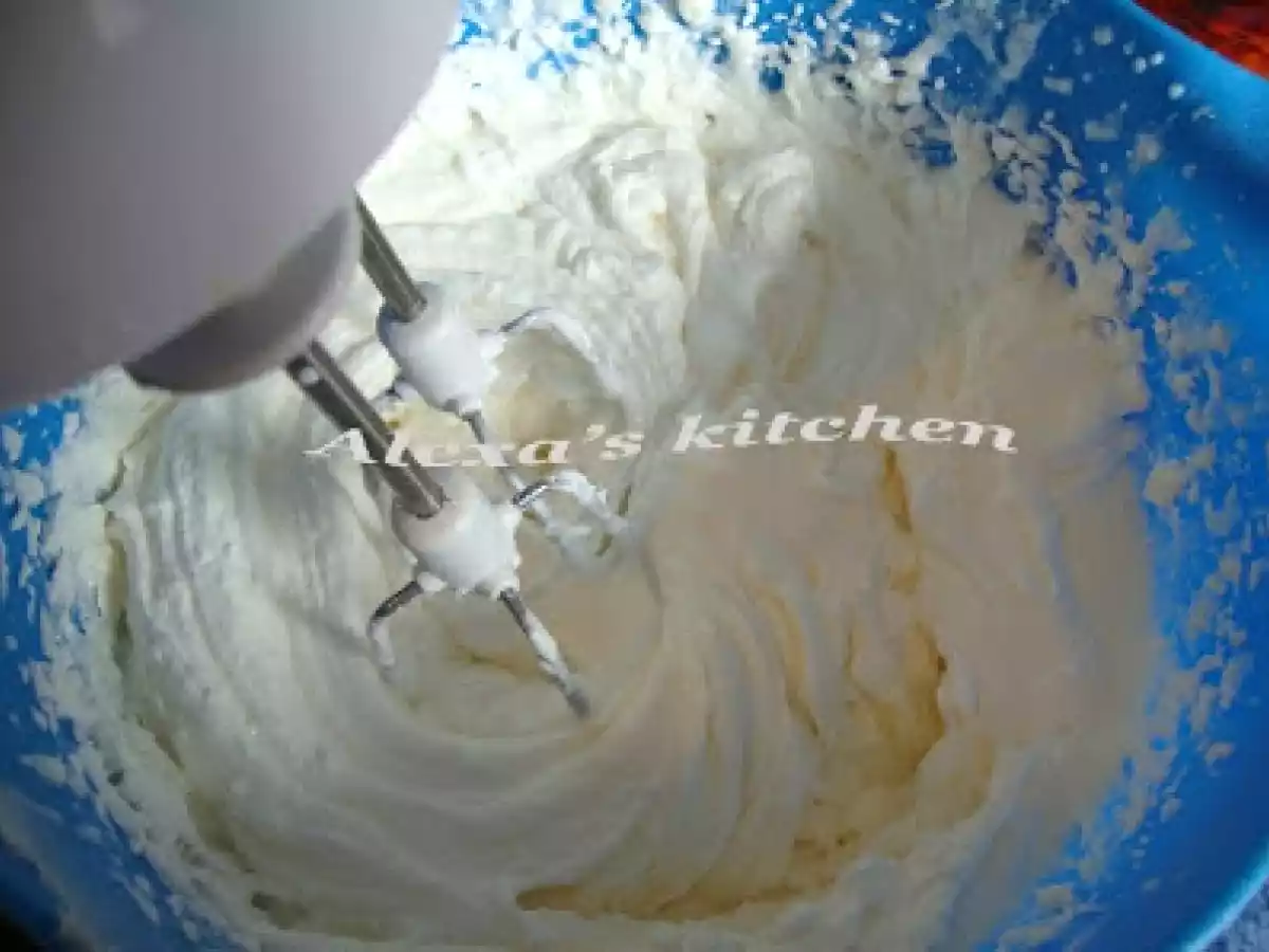 Rulada cu crema de vanilie - poza 7