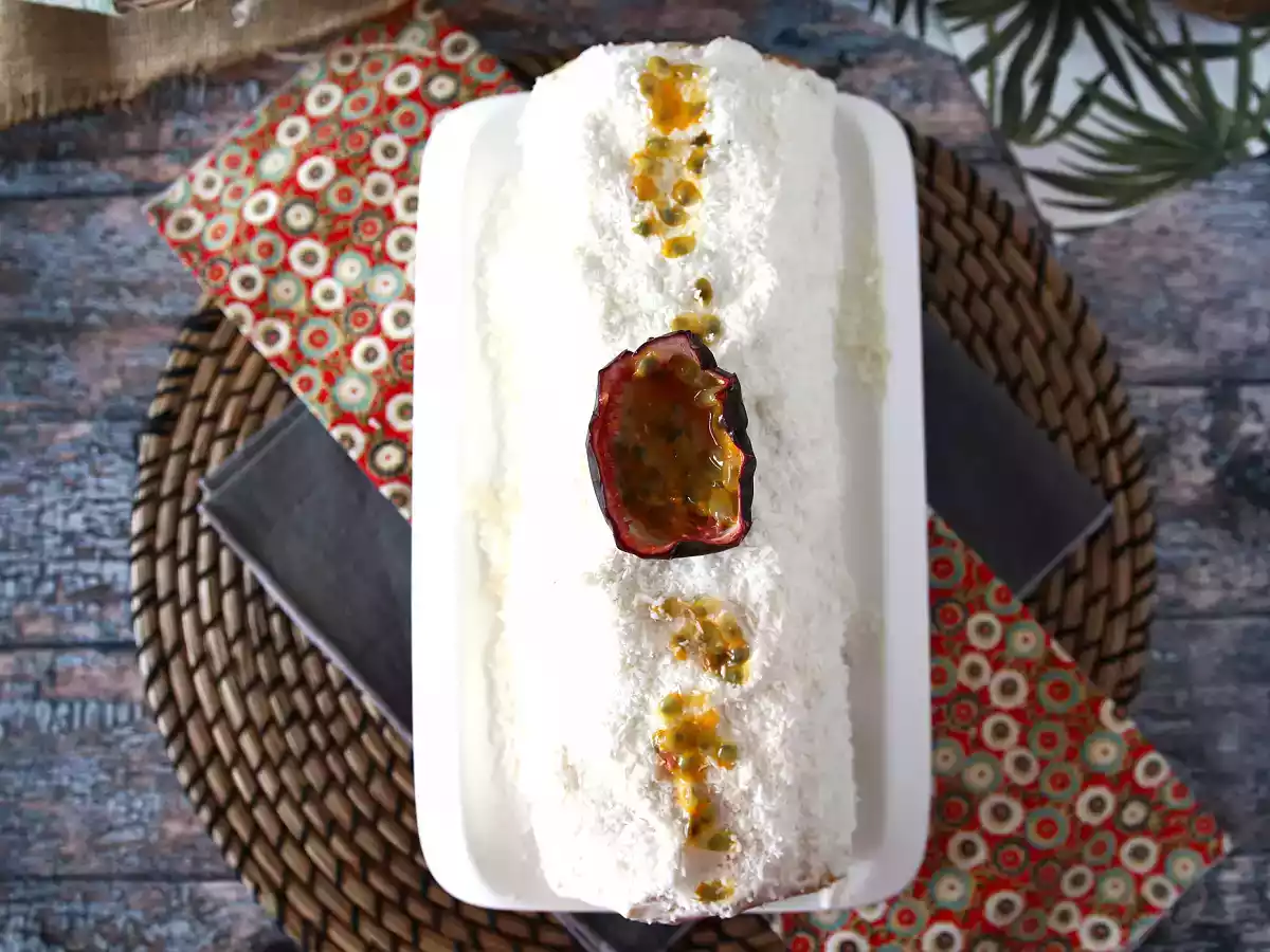 Ruladă cu fructul pasiunii si nucă de cocos - poza 3