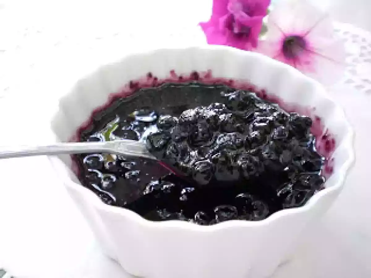 Rulada cu mascarpone si afine