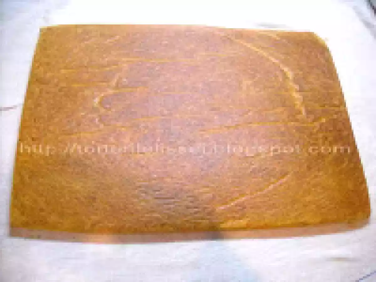 Rulada cu nuca si crema caramel - poza 3