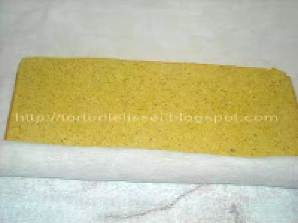 Rulada cu nuca si crema caramel - poza 4