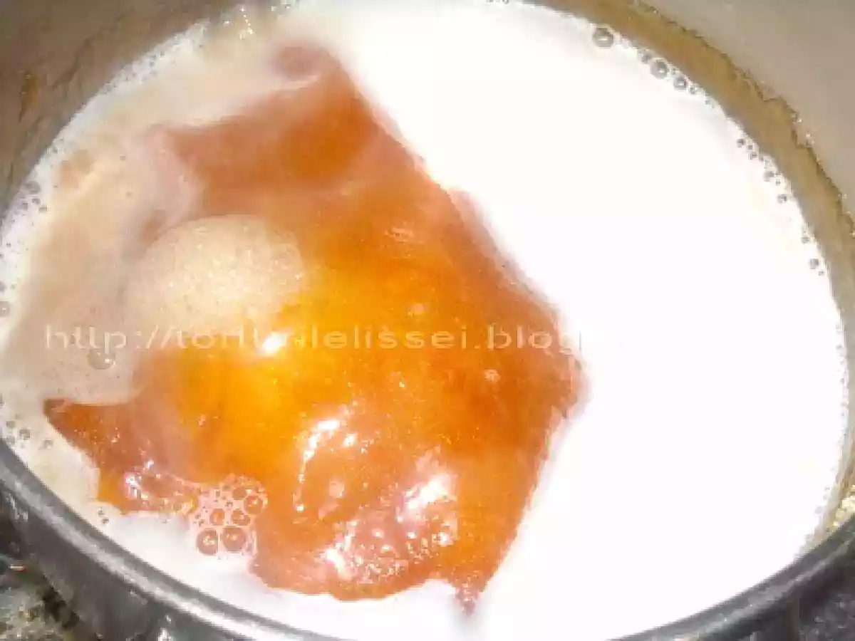 Rulada cu nuca si crema caramel - poza 5