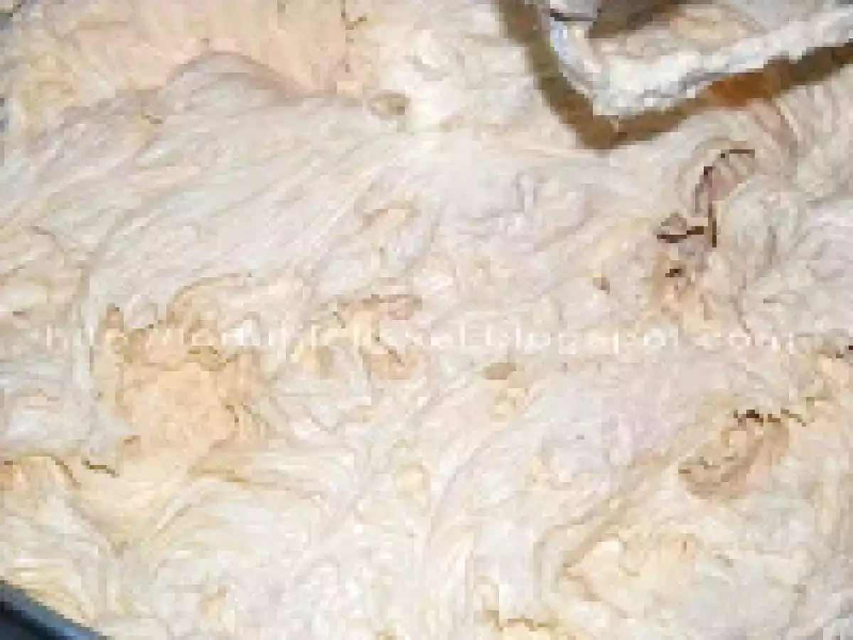 Rulada cu nuca si crema caramel - poza 7