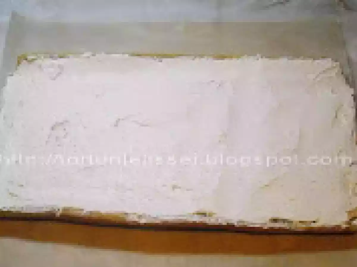 Rulada cu nuca si crema caramel - poza 9