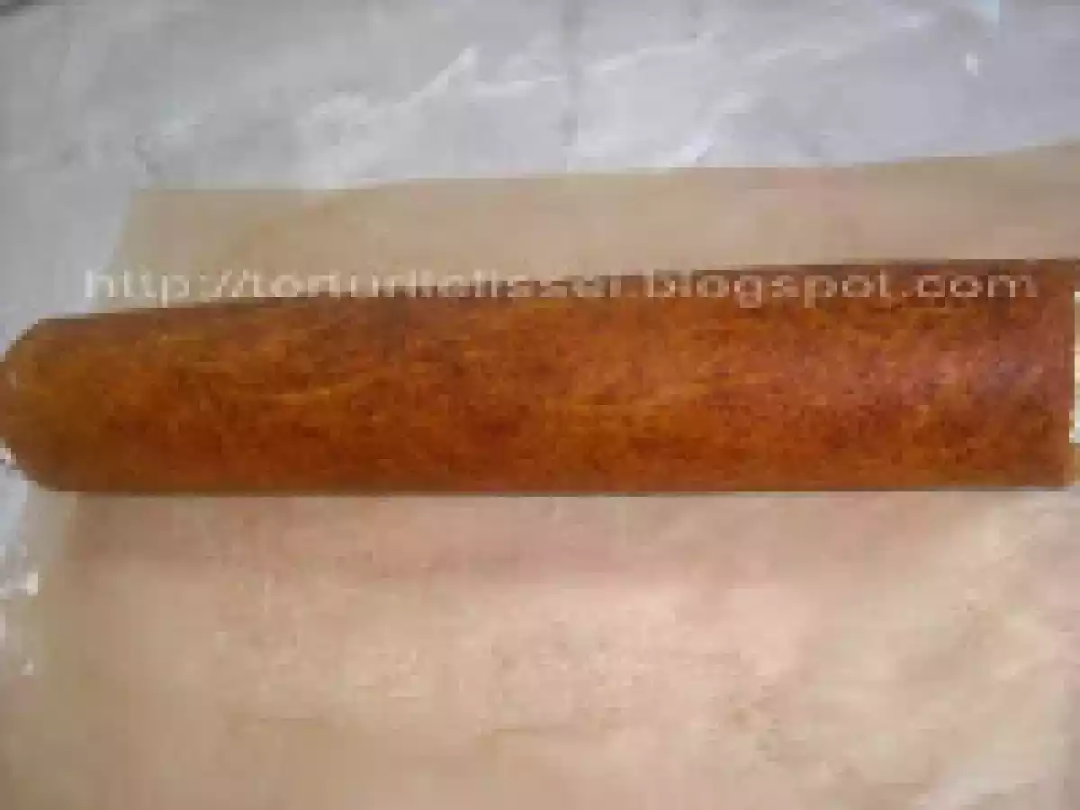 Rulada cu nuca si crema caramel - poza 10