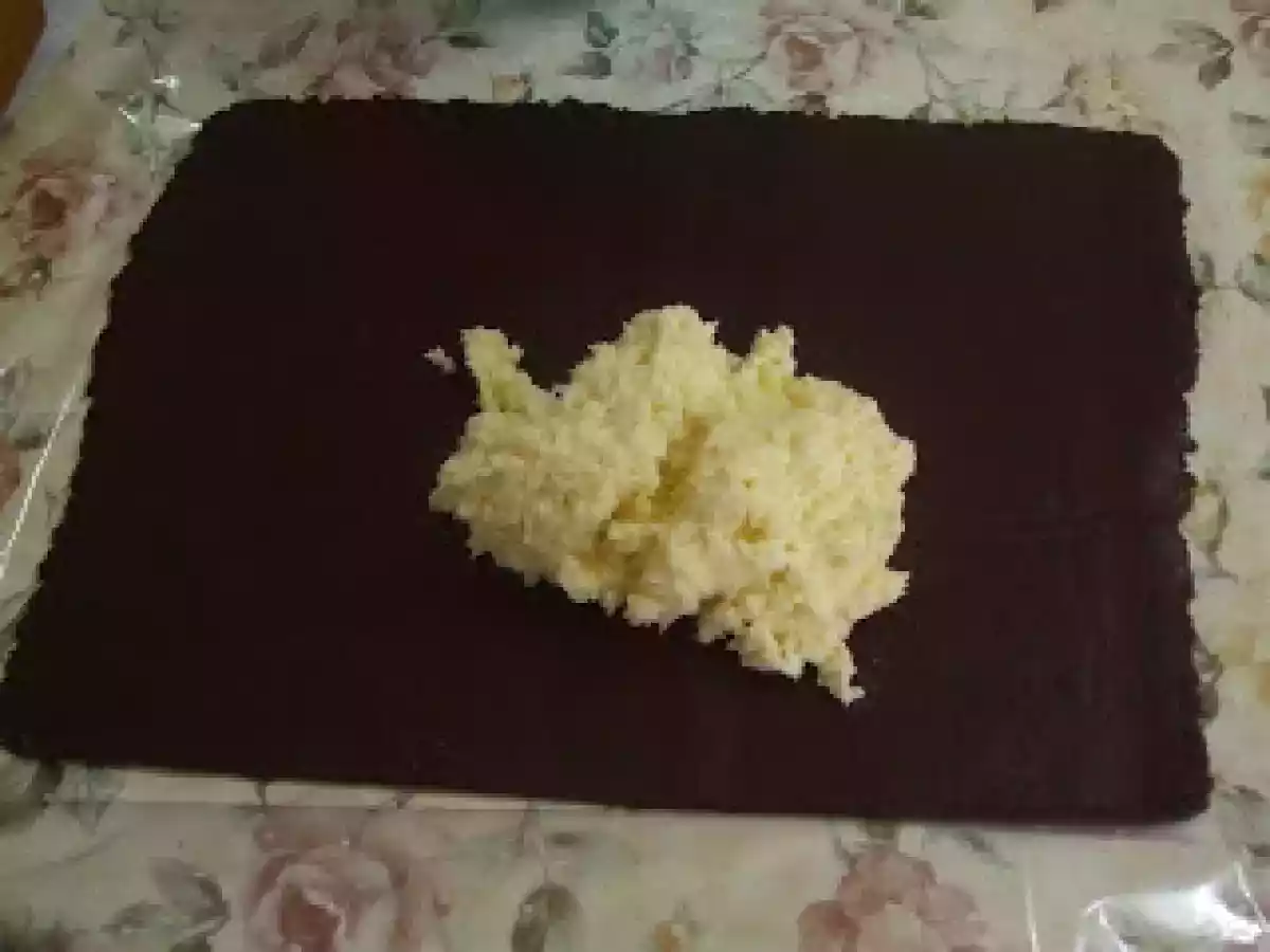 RULADA DE BISCUITI CU NUCA DE COCOS - poza 2