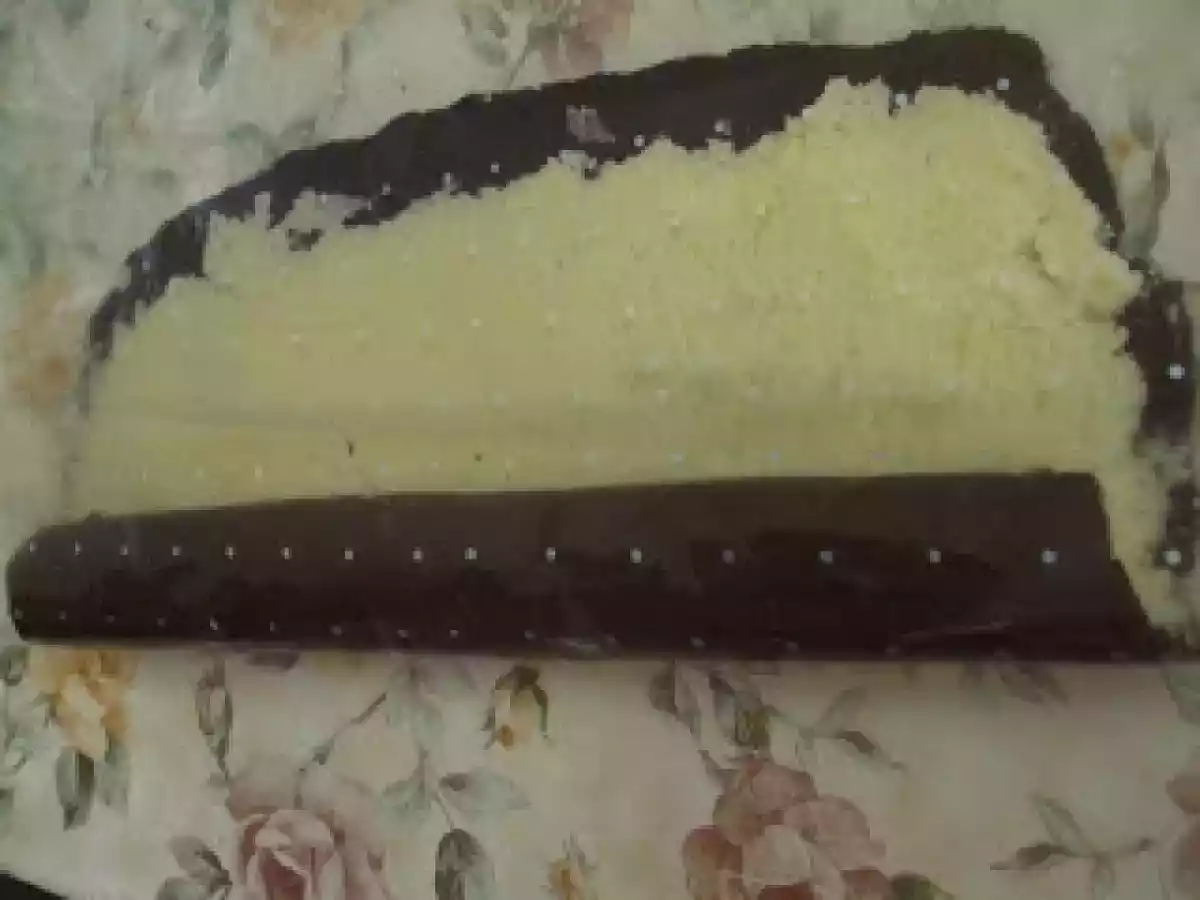 RULADA DE BISCUITI CU NUCA DE COCOS - poza 4