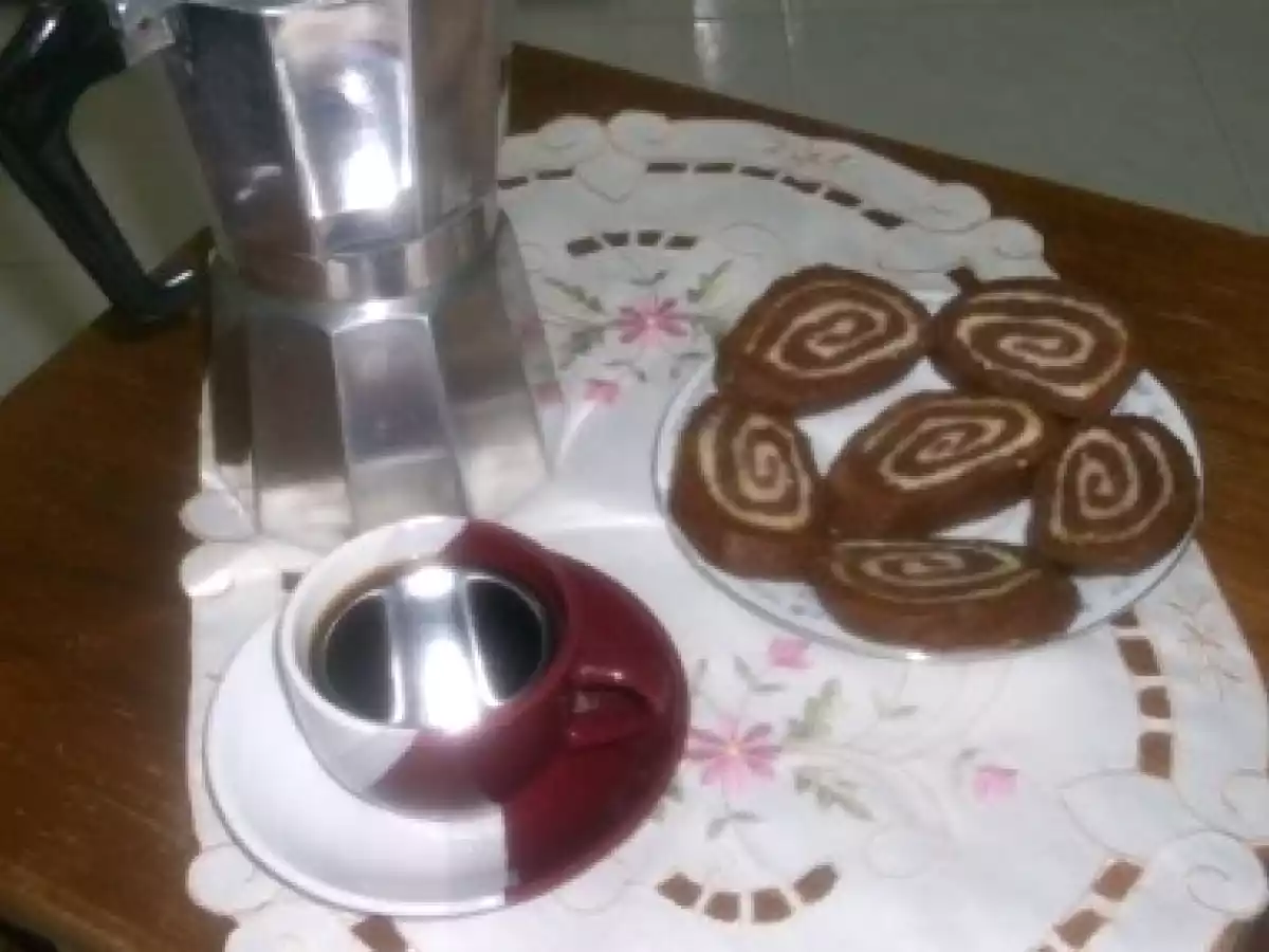 RULADA DE BISCUITI(un fel de salam de biscuiti)