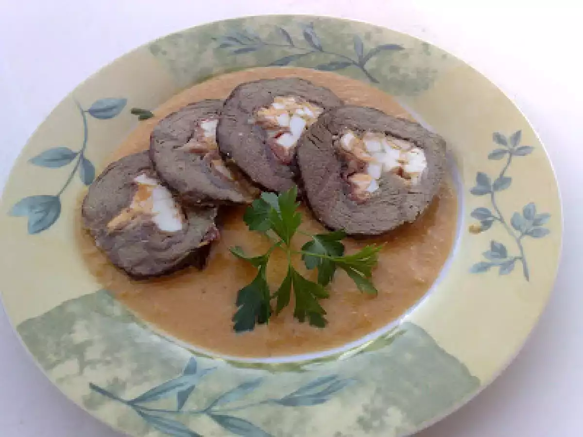 Rulada din muschi de vita cu sos de legume - poza 2