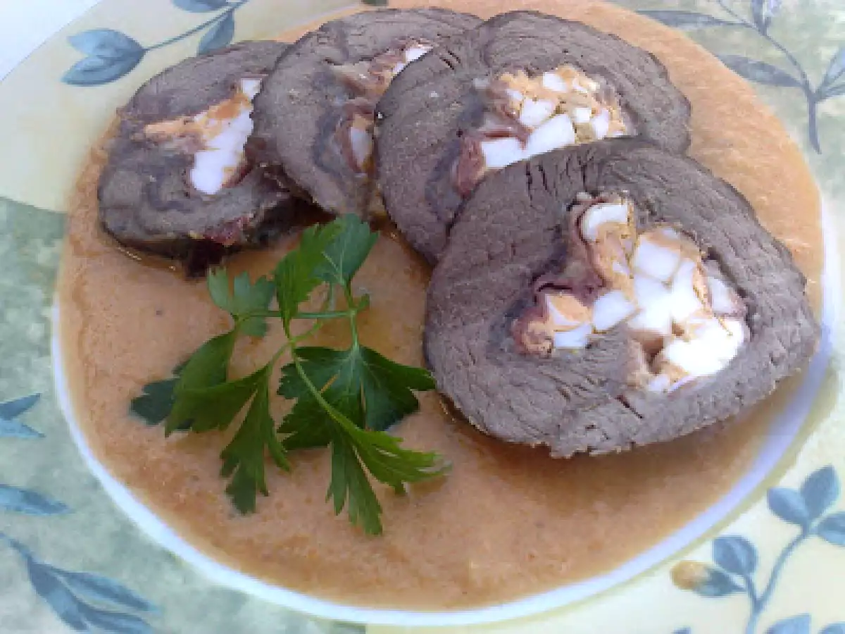 Rulada din muschi de vita cu sos de legume - poza 3