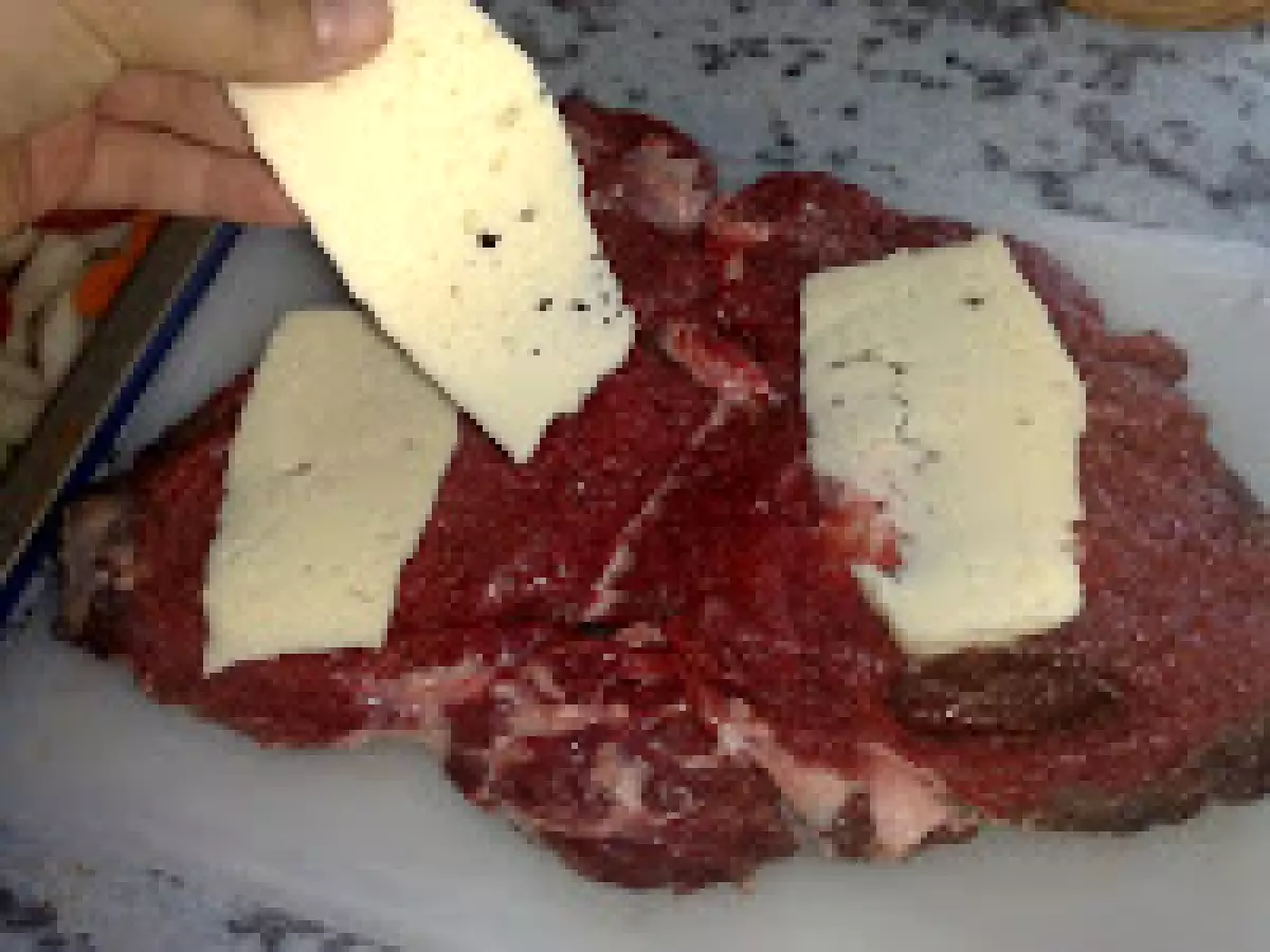 Rulada din muschi de vita cu sos de legume - poza 3