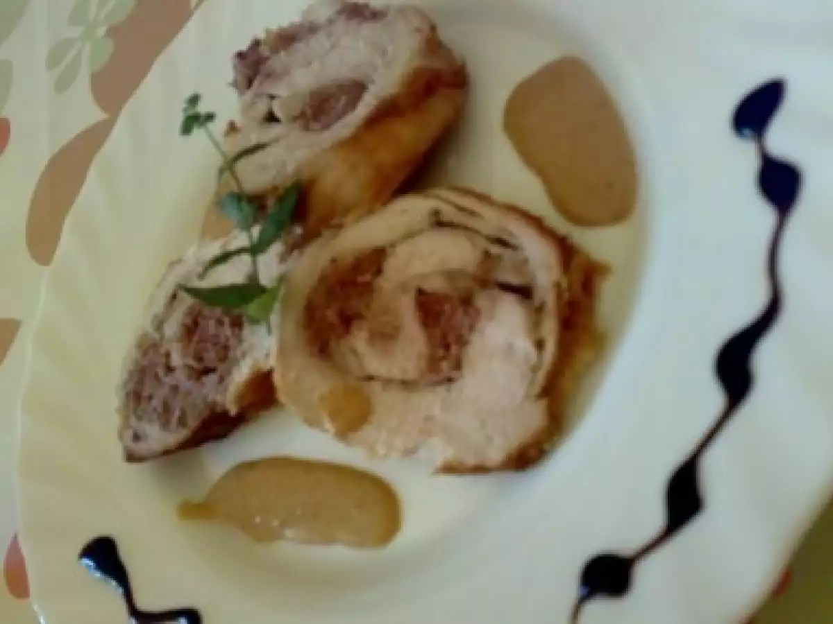 RULADA DIN PIEPT DE CURCAN