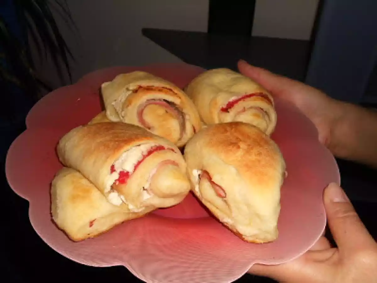 Rulou cu branza, sunca si salam - poza 2