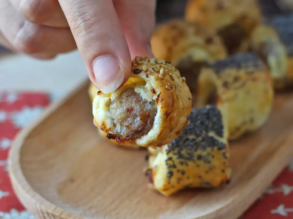Rulou cu cârnați și brânză la friteuza cu aer cald - poza 3