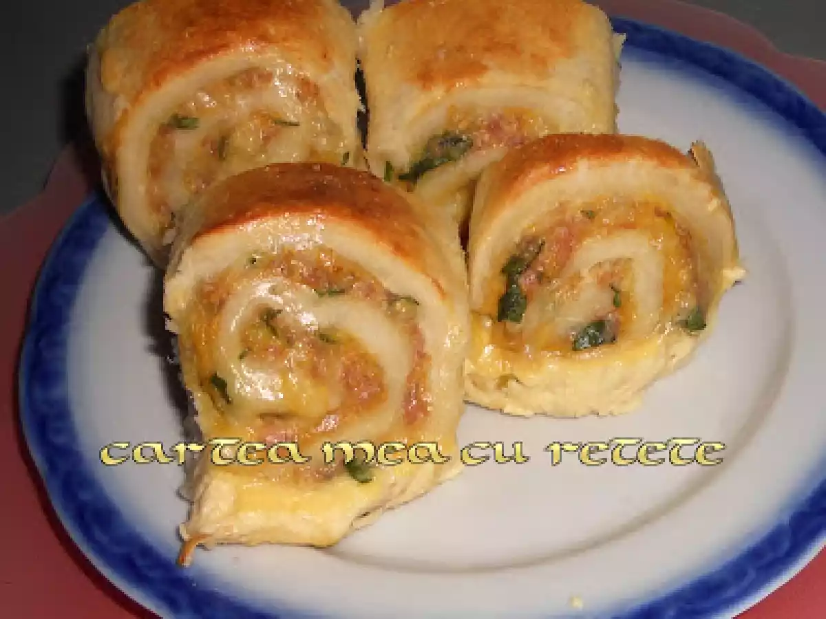 Rulouri cu carne de curcan si cascaval