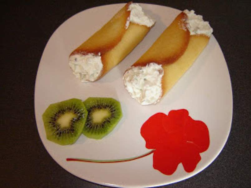 Rulouri cu frisca si kiwi / Kiwi-cream cookie snaps