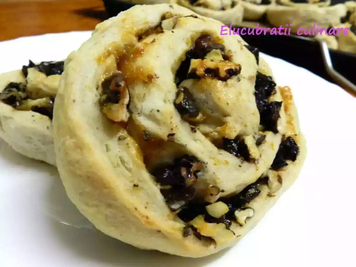 Rulouri cu nucă și prune uscate - rețetă de post