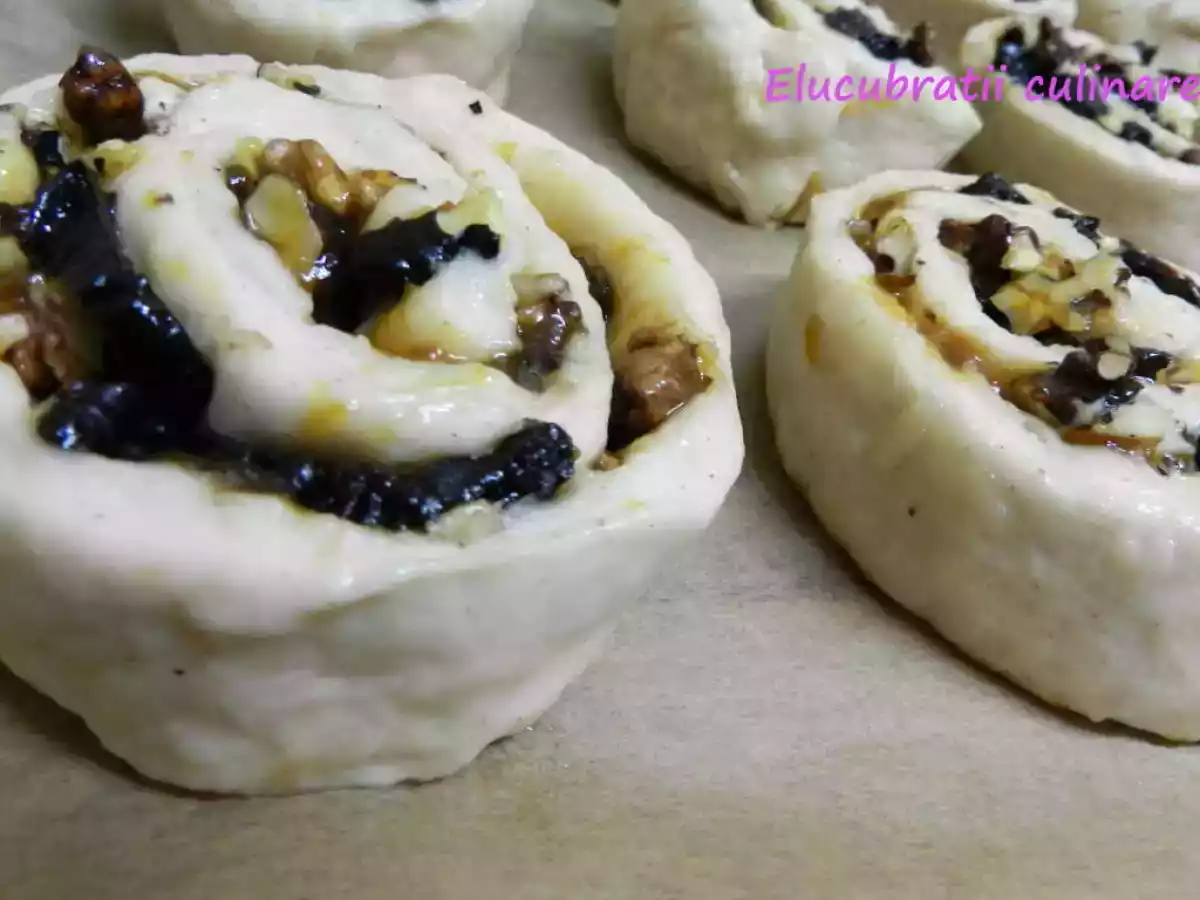 Rulouri cu nucă și prune uscate - rețetă de post - poza 3