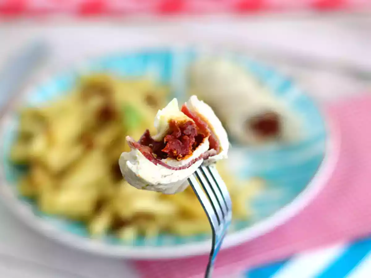 Rulouri cu piept de pui si mozzarella - poza 3