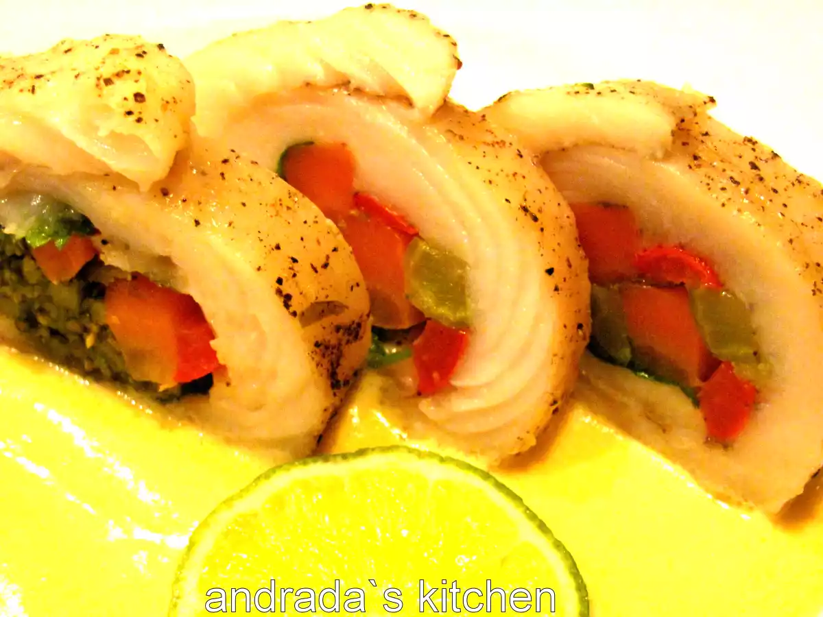 Rulouri de pangasius cu legume si sos olandez