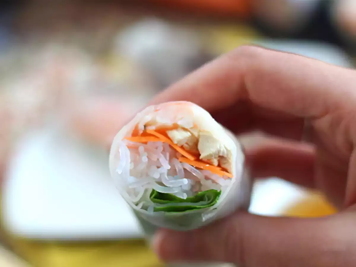 Rulouri de primavara - pui si creveti - poza 4