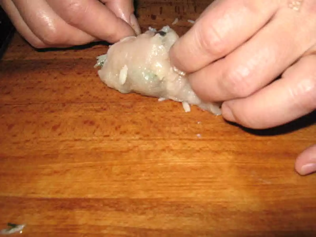 Rulouri de pui cu sos de rosii si broccoli - poza 5