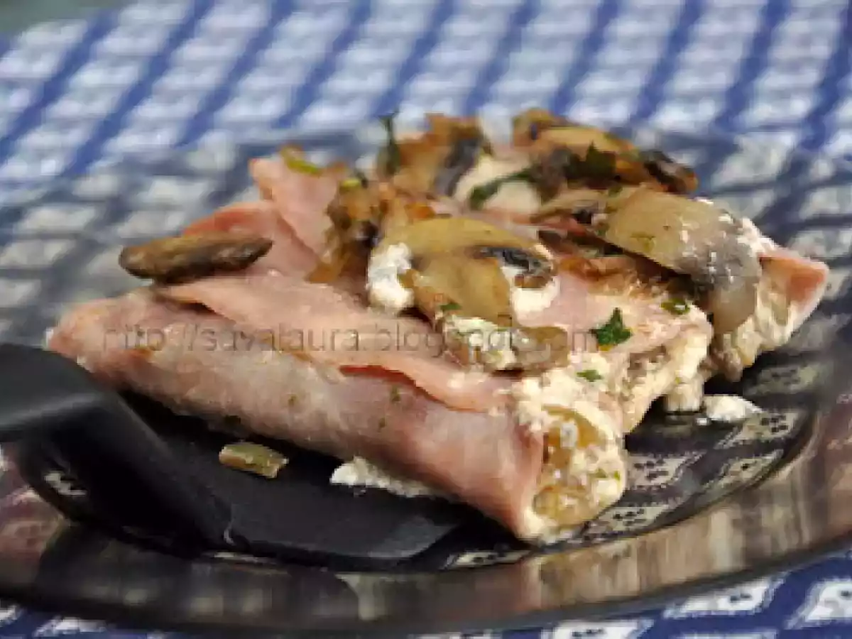 Rulouri de sunca cu ciuperci si sos de vin - poza 3