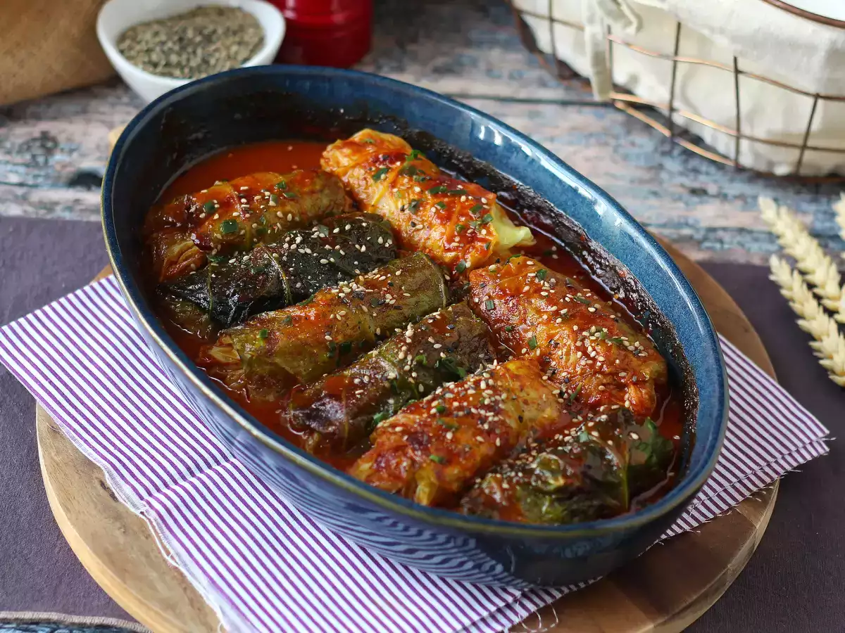 Rulouri de varză cu carne de porc și gochujang, în sos de miere și susan - poza 2