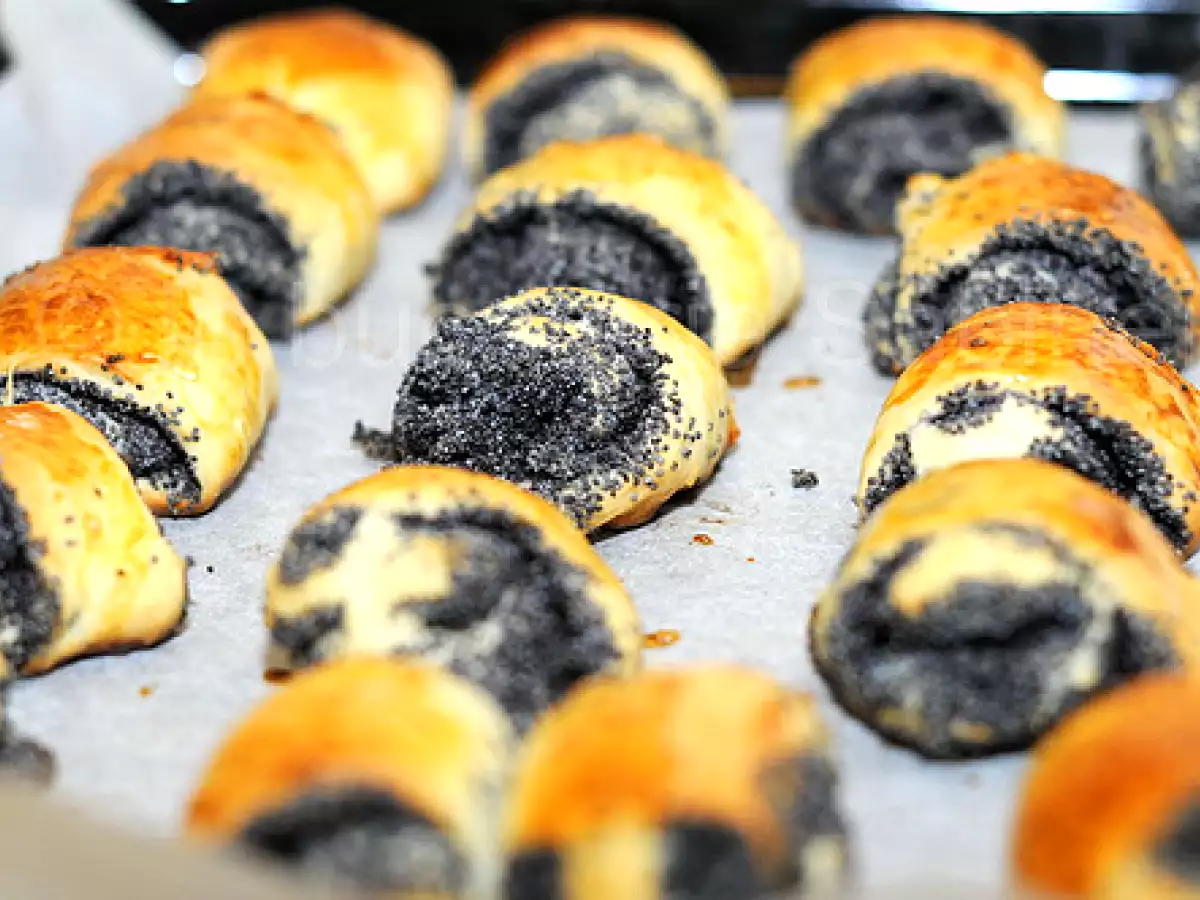 RULOURI DULCI CU MAC - poza 2