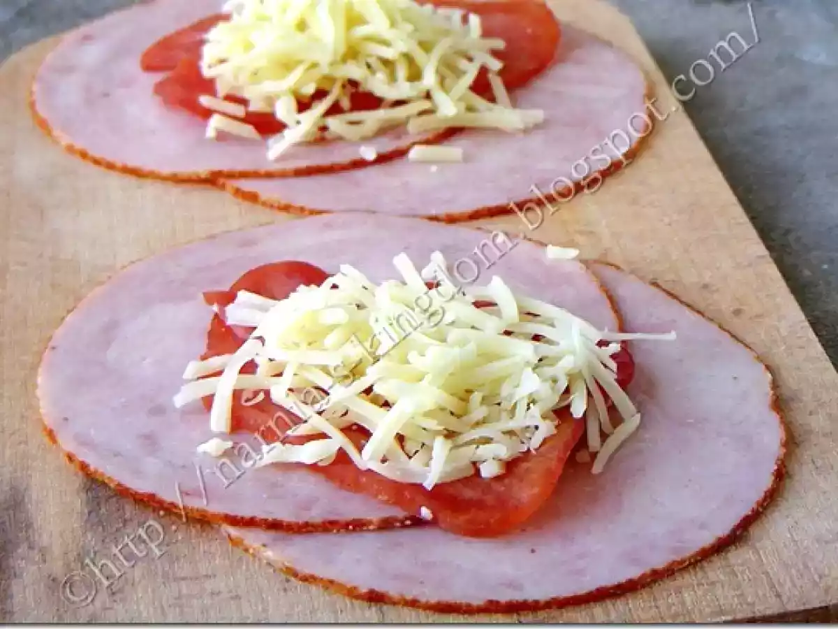 Rulouri rapide cu sunca si cascaval - poza 2