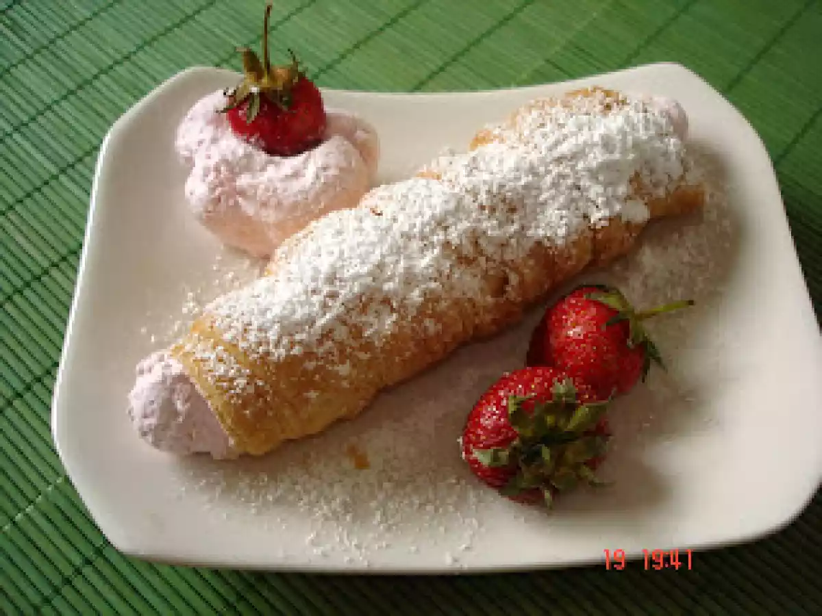 RULOURI UMPLUTE CU FRISCA SI CAPSUNI