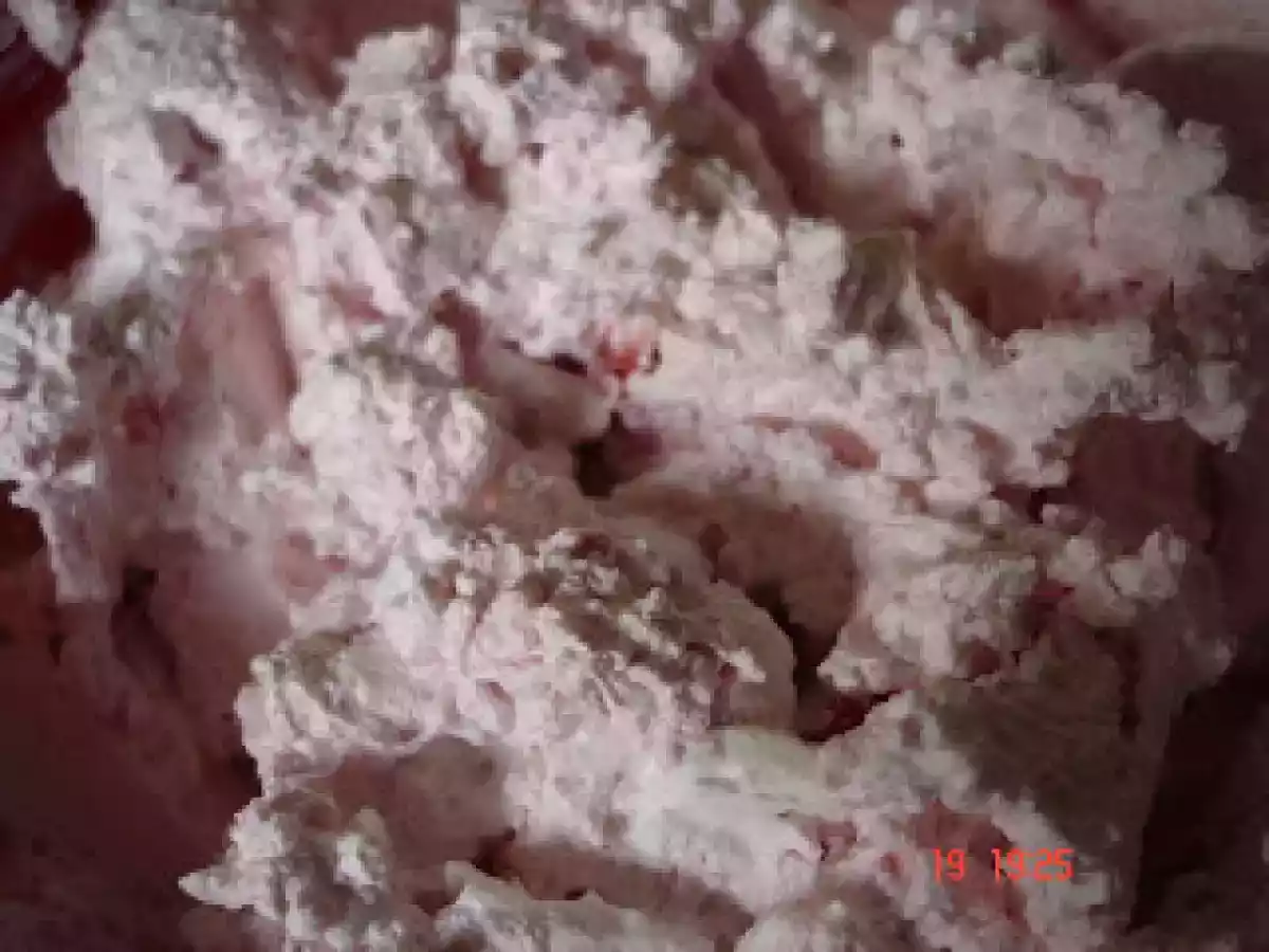 RULOURI UMPLUTE CU FRISCA SI CAPSUNI - poza 4